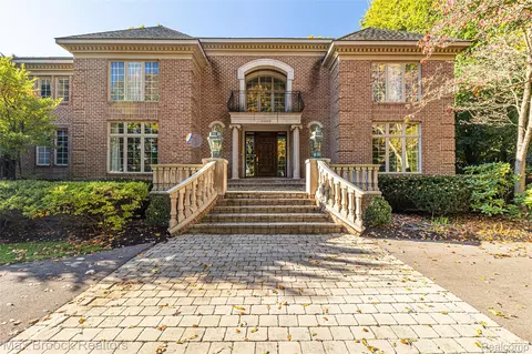 4966 Stoneleigh Rd, Bloomfield Hills, MI 48302