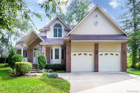 4070 Cottontail Ln, Shelby Township, MI 48316
