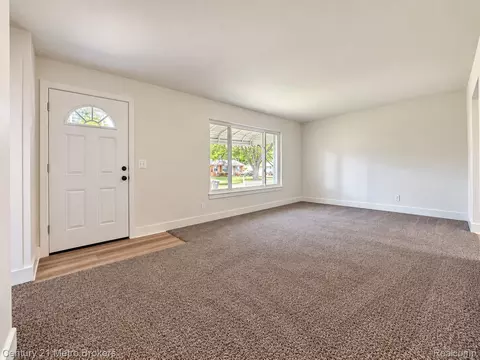 6418 Valorie Ln, Flint, MI 48504 photo 2