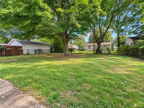 6418 Valorie Ln, Flint, MI 48504 photo 7