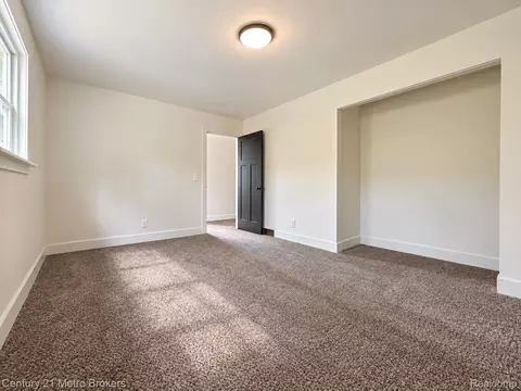 6418 Valorie Ln, Flint, MI 48504 photo 5