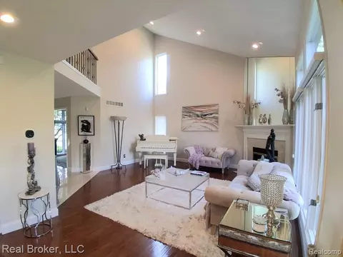 37814 Avon Ln, Farmington Hills, MI 48331