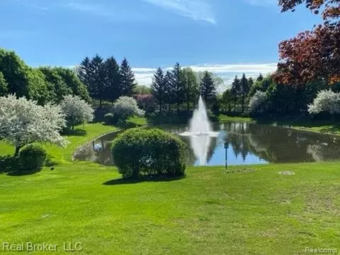 37814 Avon Ln, Farmington Hills, MI 48331