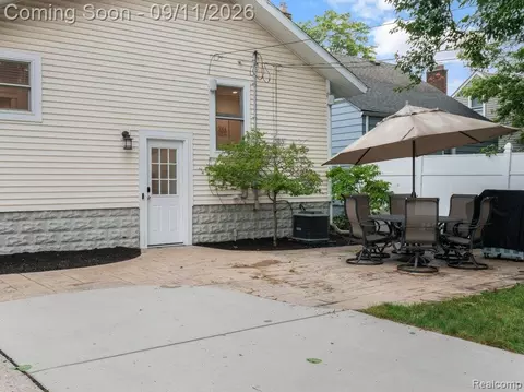 Exterior - 332 E Maplehurst St, Ferndale, MI 48220 photo 8 of 10