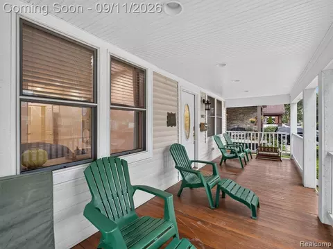 Exterior - 332 E Maplehurst St, Ferndale, MI 48220 photo 5 of 10
