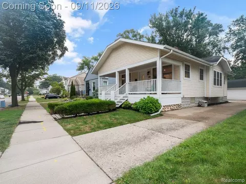 Exterior - 332 E Maplehurst St, Ferndale, MI 48220 photo 6 of 10