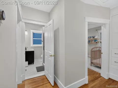 Entry Way - 332 E Maplehurst St, Ferndale, MI 48220 photo 1 of 2