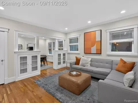 Living - 332 E Maplehurst St, Ferndale, MI 48220 photo 1 of 2