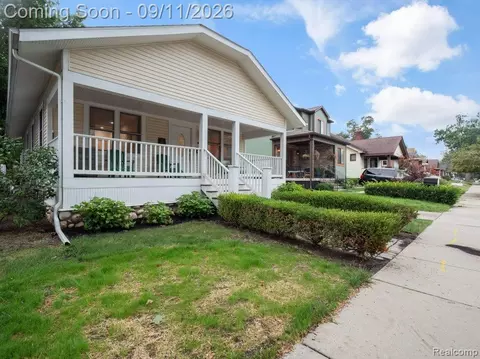 Exterior - 332 E Maplehurst St, Ferndale, MI 48220 photo 7 of 10