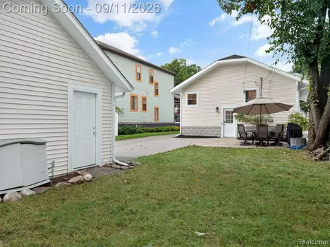 Exterior - 332 E Maplehurst St, Ferndale, MI 48220 photo 9 of 10