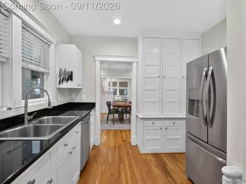 Kitchen - 332 E Maplehurst St, Ferndale, MI 48220 photo 2 of 2