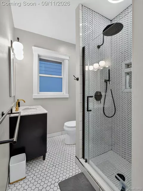 Bath - 332 E Maplehurst St, Ferndale, MI 48220 photo 1 of 4