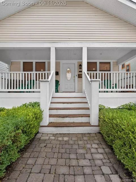 Exterior - 332 E Maplehurst St, Ferndale, MI 48220 photo 3 of 10