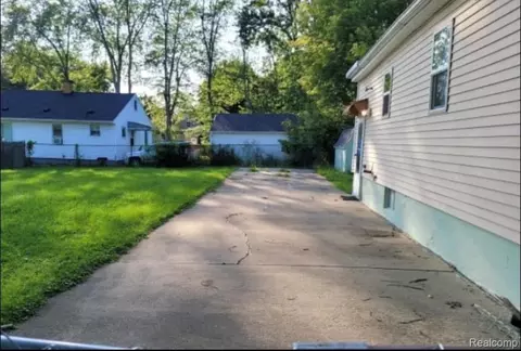 Entry Way - 1159 Sutton Ave, Flint, MI 48504 photo 1 of 3