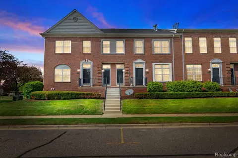 14267 Vauxhall Dr, Sterling Heights, MI 48313