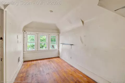 Bedroom - 1360 Lakepointe St, Grosse Pointe Park, MI 48230 photo 3 of 3