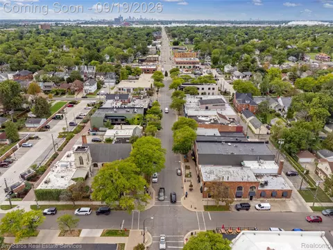 View/Area - 1360 Lakepointe St, Grosse Pointe Park, MI 48230 photo 3 of 4