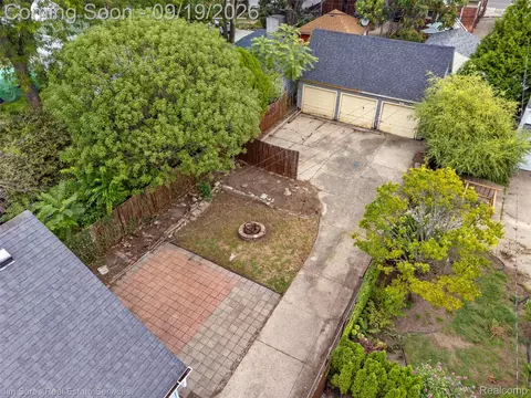 View/Area - 1360 Lakepointe St, Grosse Pointe Park, MI 48230 photo 1 of 4