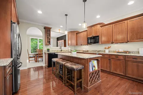 Kitchen - 6464 Enclave Dr, Independence, MI 48348 photo 6 of 6