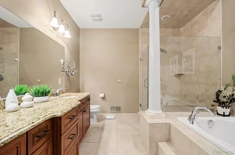 Bath - 6464 Enclave Dr, Independence, MI 48348 photo 1 of 2