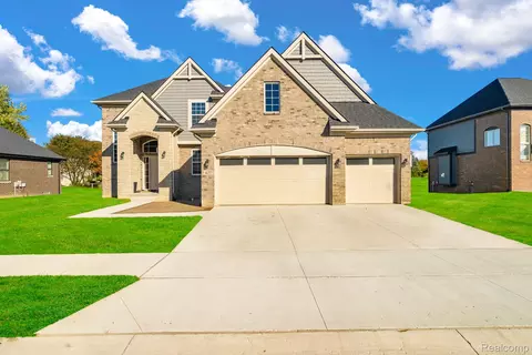 26608 Hidden Ridge Dr S Dr, Chesterfield, MI 48051