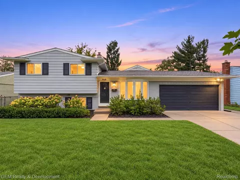 910 Virginia St, Plymouth, MI 48170