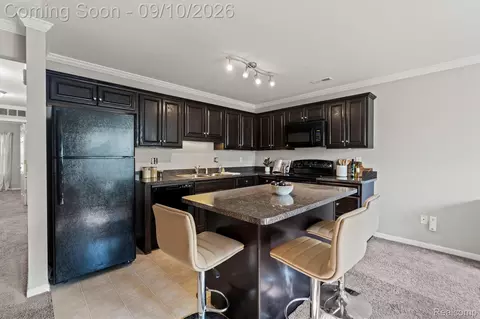 Kitchen - 33574 Utica Rd, Fraser, MI 48026 photo 2 of 2