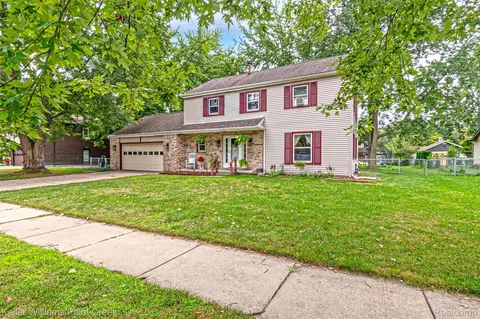 685 Cardinal Dr, Marysville, MI 48040