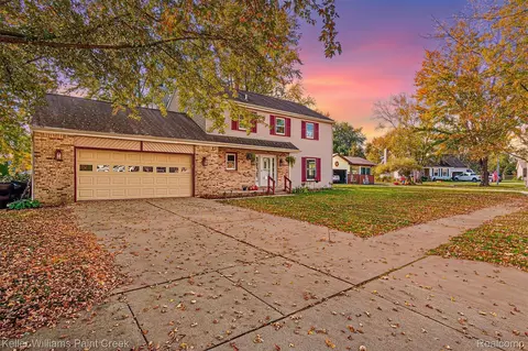 685 Cardinal Dr, Marysville, MI 48040