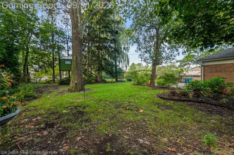 Exterior - 1445 Devonshire Rd, Grosse Pointe Park, MI 48230 photo 2 of 2