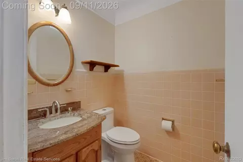 Bath - 1445 Devonshire Rd, Grosse Pointe Park, MI 48230 photo 1 of 5