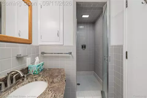 Bath - 1445 Devonshire Rd, Grosse Pointe Park, MI 48230 photo 5 of 5