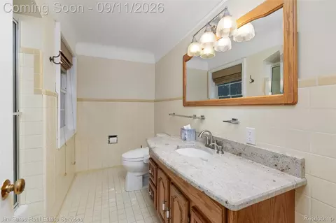 Bath - 1445 Devonshire Rd, Grosse Pointe Park, MI 48230 photo 2 of 5