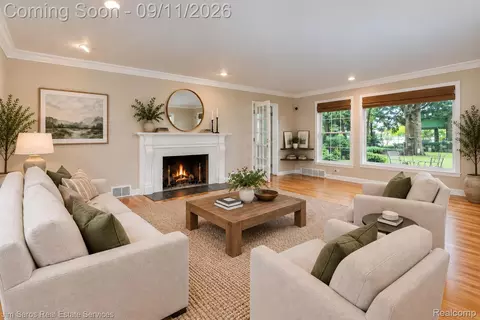 Living - 1445 Devonshire Rd, Grosse Pointe Park, MI 48230 photo 2 of 7