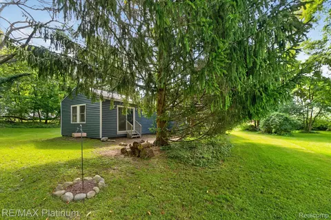 Exterior - 160 Kuhn St, Unadilla, MI 48137 photo 6 of 7