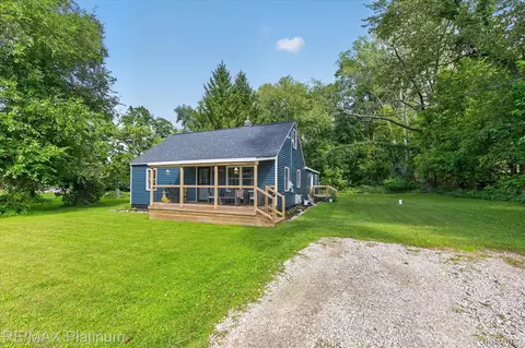 Exterior - 160 Kuhn St, Unadilla, MI 48137 photo 2 of 7
