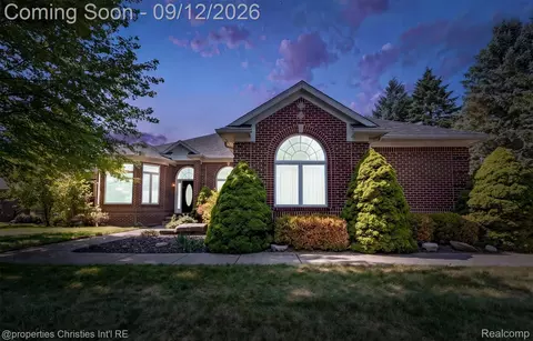 1132 Wood Trl, Oxford, MI 48371