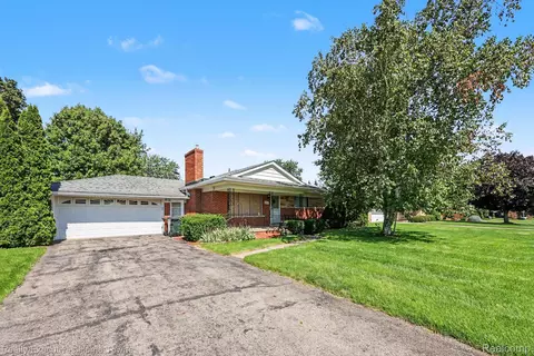 4331 Montgomery Dr, Shelby Township, MI 48316