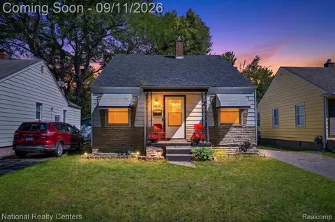 18969 Woodcrest St, Harper Woods, MI 48225