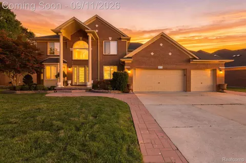 18779 Sandhurst Dr, Clinton Township, MI 48038