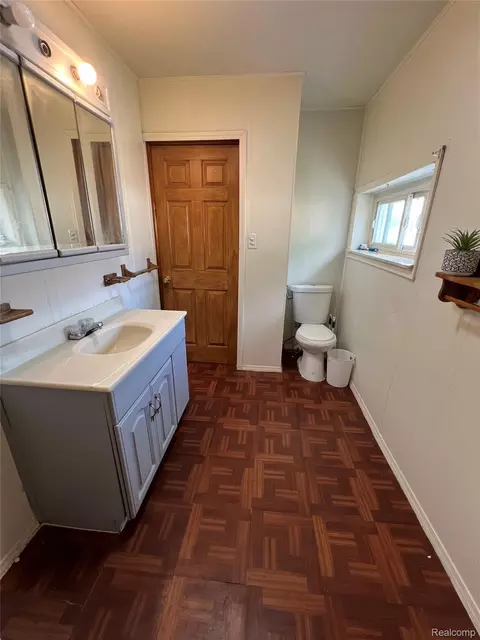 Bath - 7252 Packard Ave, Warren, MI 48091 photo 2 of 3