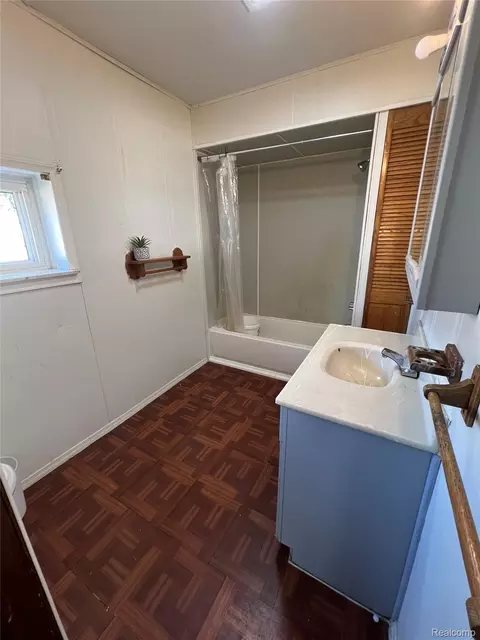 Bath - 7252 Packard Ave, Warren, MI 48091 photo 1 of 3