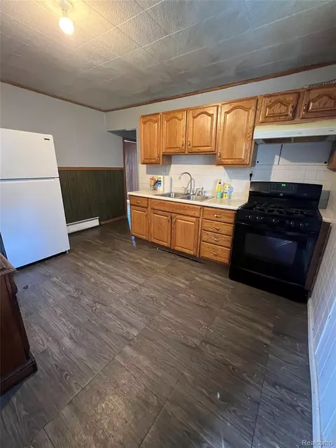 Kitchen - 7252 Packard Ave, Warren, MI 48091 photo 1 of 4