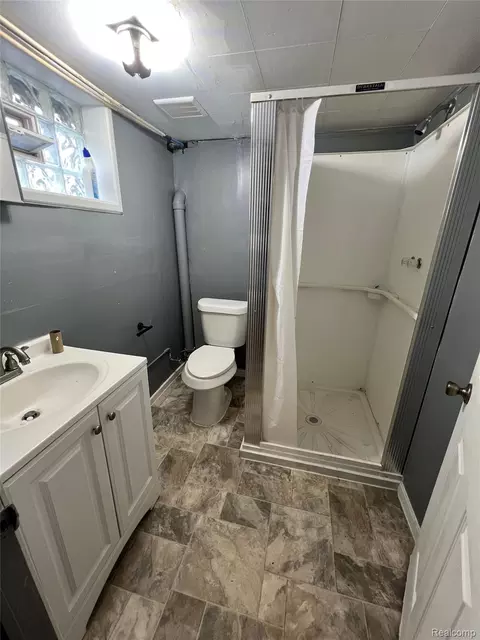 Bath - 7252 Packard Ave, Warren, MI 48091 photo 3 of 3