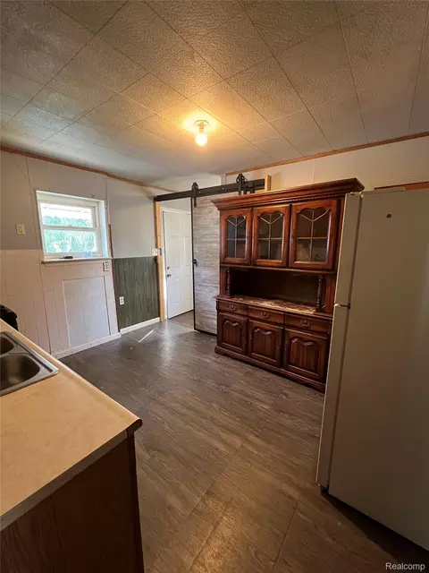 Kitchen - 7252 Packard Ave, Warren, MI 48091 photo 2 of 4