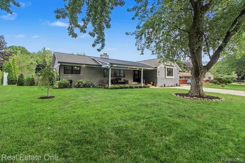 9030 Morrison Ave, Plymouth, MI 48170