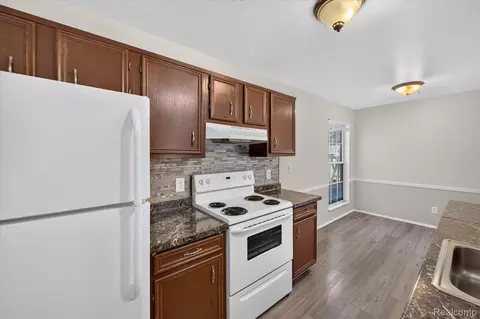 Kitchen - 3055 Vineyard Ln, Mount Morris, MI 48433 photo 1 of 6