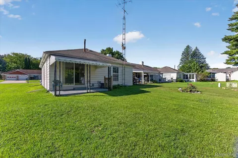 Exterior - 3055 Vineyard Ln, Mount Morris, MI 48433 photo 4 of 10