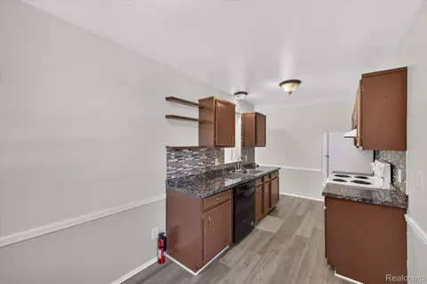 Kitchen - 3055 Vineyard Ln, Mount Morris, MI 48433 photo 3 of 6