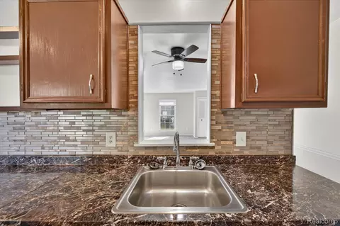 Kitchen - 3055 Vineyard Ln, Mount Morris, MI 48433 photo 5 of 6